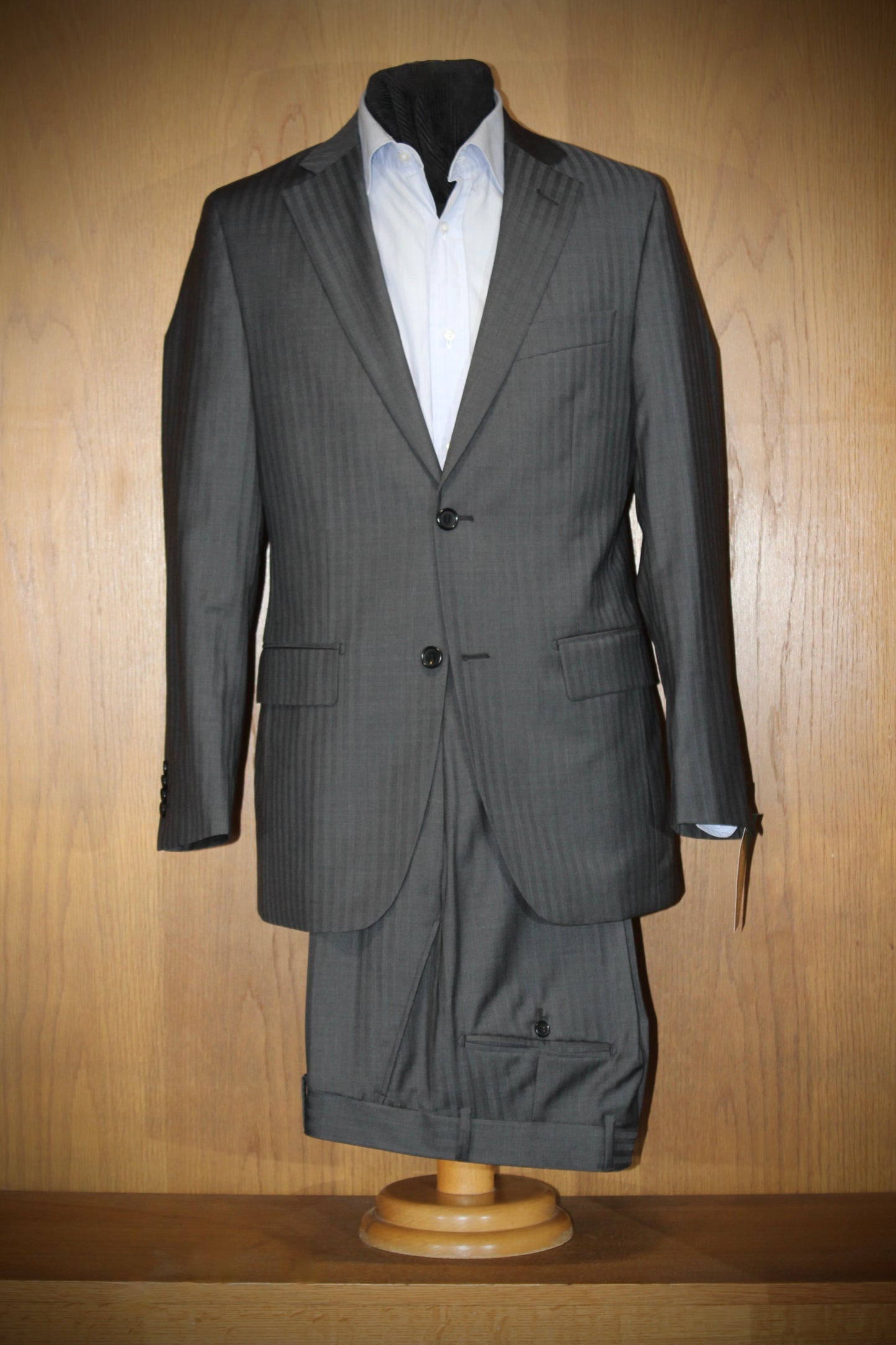 Costume gris à petits chevrons CG1