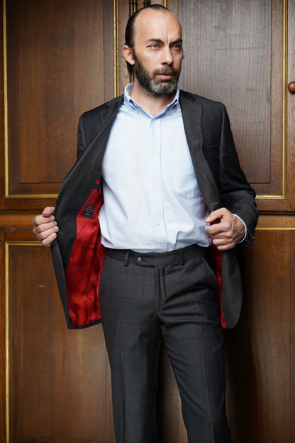 Costume tradition gris carreaux fenêtres CTH210